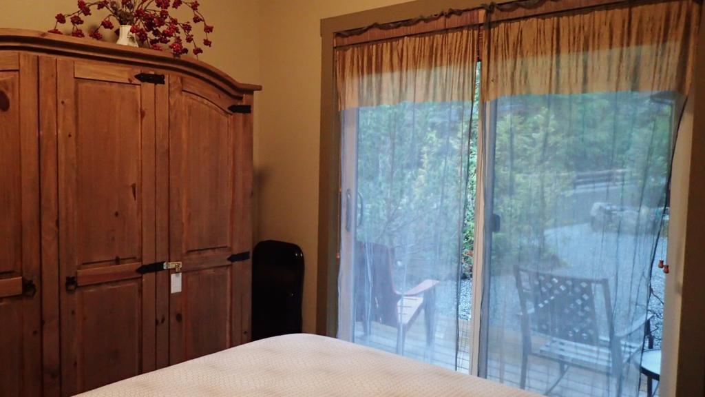 Wild Coast Chalets Port Renfrew Δωμάτιο φωτογραφία