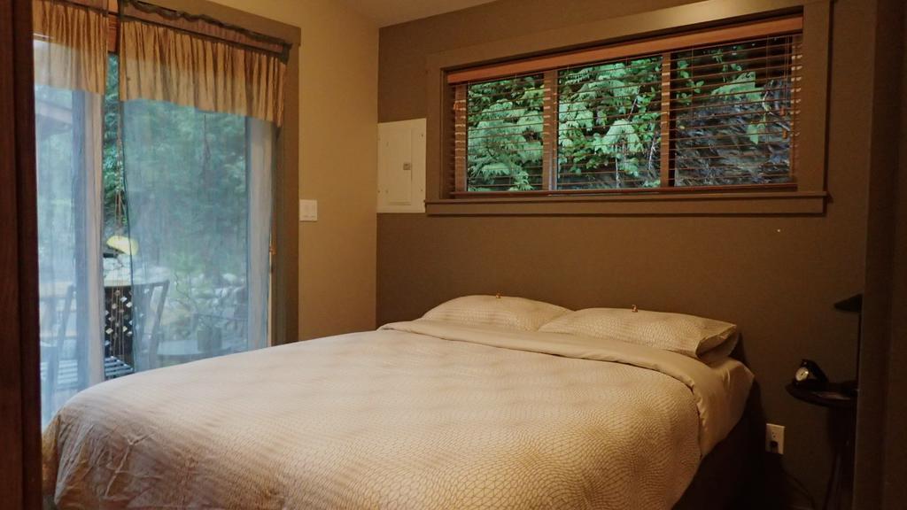 Wild Coast Chalets Port Renfrew Δωμάτιο φωτογραφία