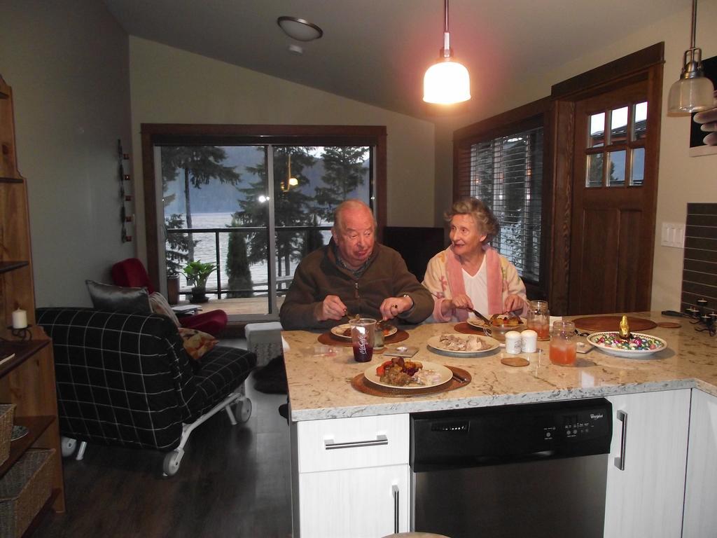 Wild Coast Chalets Port Renfrew Δωμάτιο φωτογραφία