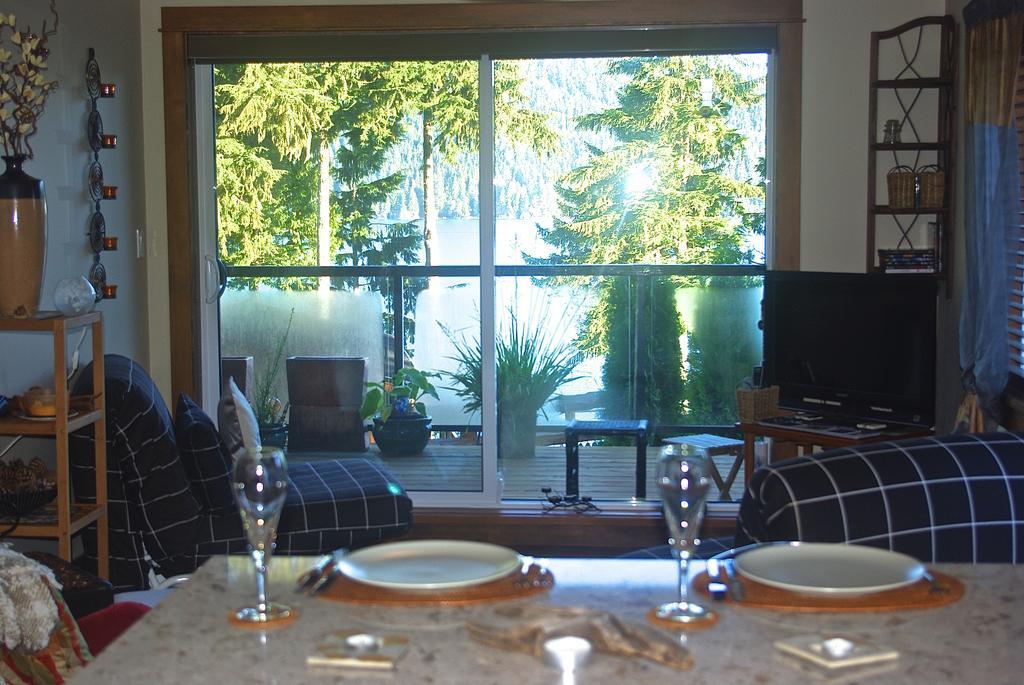 Wild Coast Chalets Port Renfrew Δωμάτιο φωτογραφία