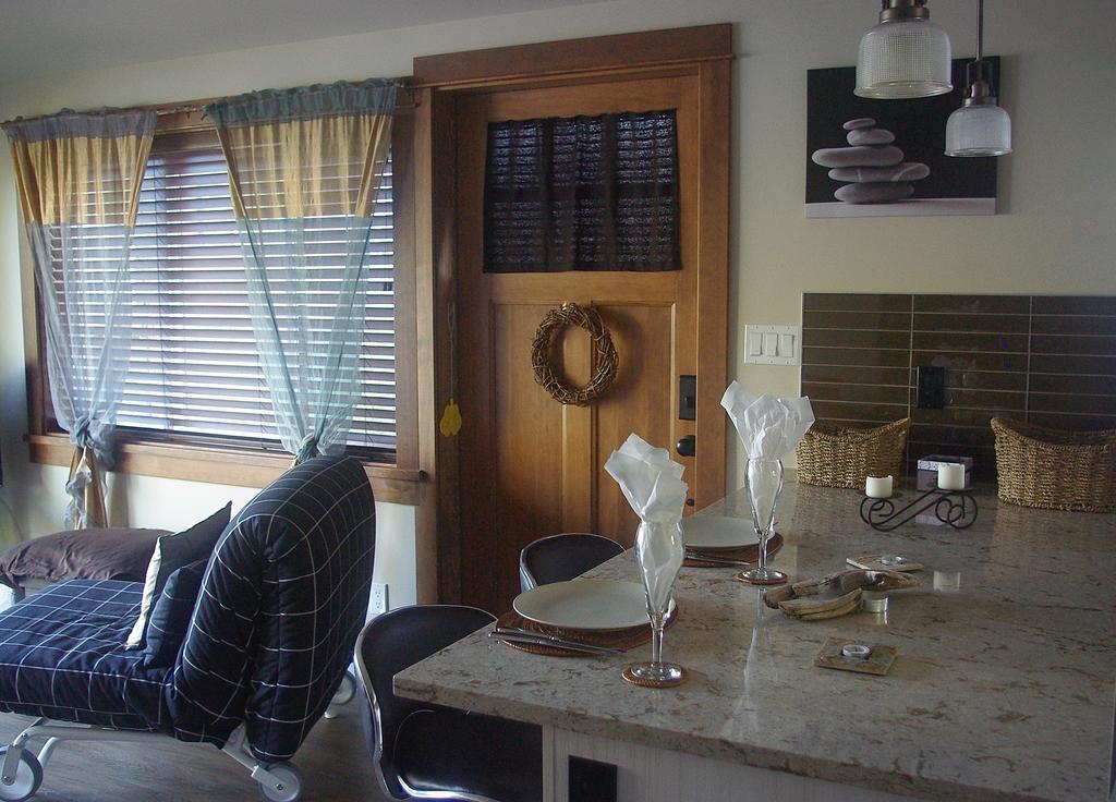 Wild Coast Chalets Port Renfrew Δωμάτιο φωτογραφία