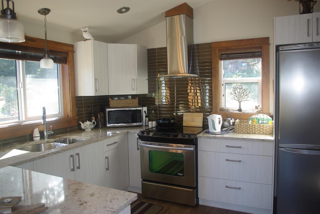 Wild Coast Chalets Port Renfrew Δωμάτιο φωτογραφία